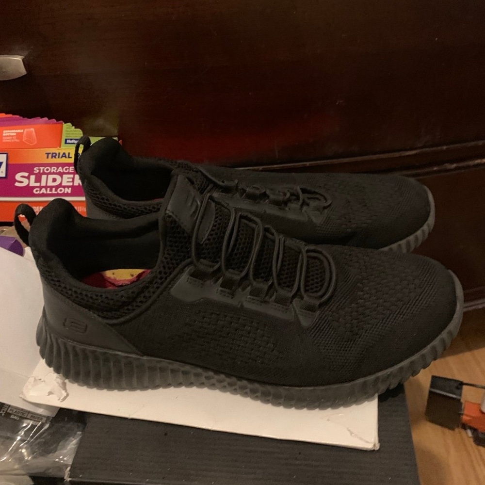 Skechers Cessnock SR Soft Toe Work Black Knit Slip Resistant Sz 9.5 used